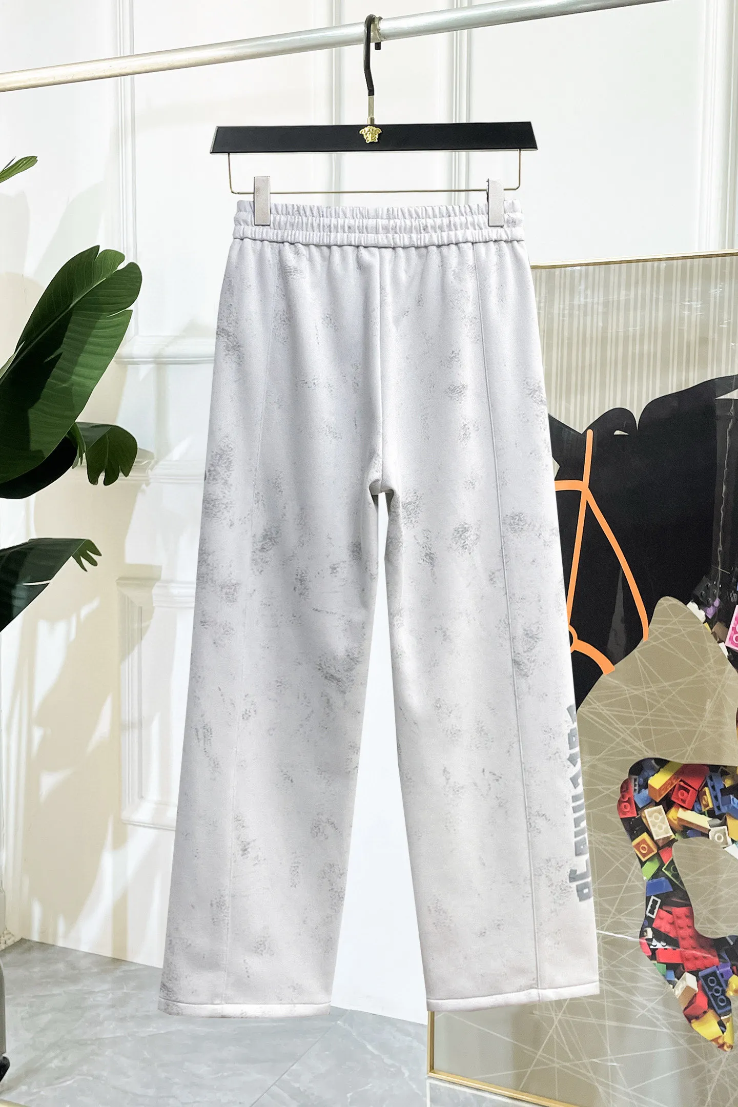 Balenciaga 🆕2026 Autumn and Winter New Arrival Casual Pants! 🎁On sale simultaneously on the official website. Brand Classic LOGO casual pants, customized fabrics, excellent comfort and strong touch. Highly recognisable, perfect appearance and craftsmanship. Size:M-3XL